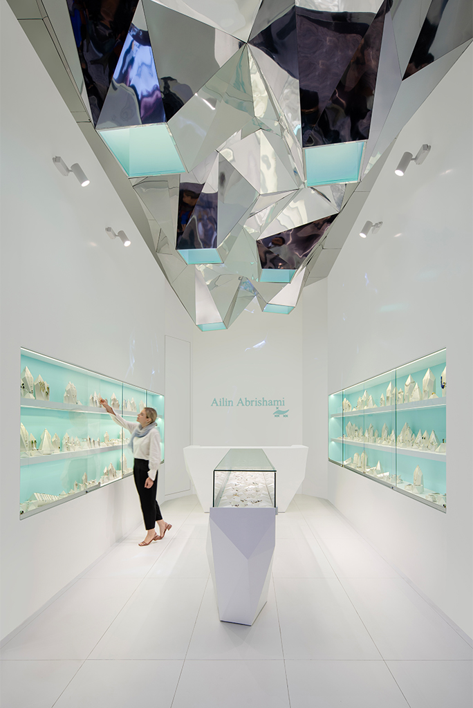 در ستایش آب و آینه